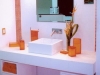 banheiro-decorado-com-pastilhas-vermelhas-e-pretas-10