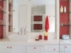 banheiro-decorado-com-pastilhas-vermelhas-e-pretas-3