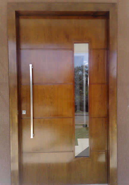 portas-pivotantes-de-madeira-com-vidro-6