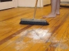 como-limpar-piso-de-taco-de-madeira-12