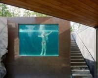 piscina-moderna-de-vidro-10