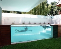 piscina-moderna-de-vidro-12