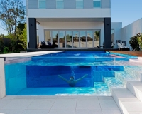 piscina-moderna-de-vidro-2