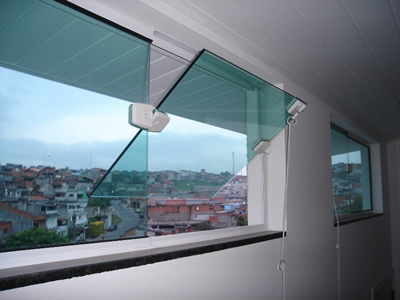 Janela Basculante Vertical - Alumínio e Madeira | construdeia